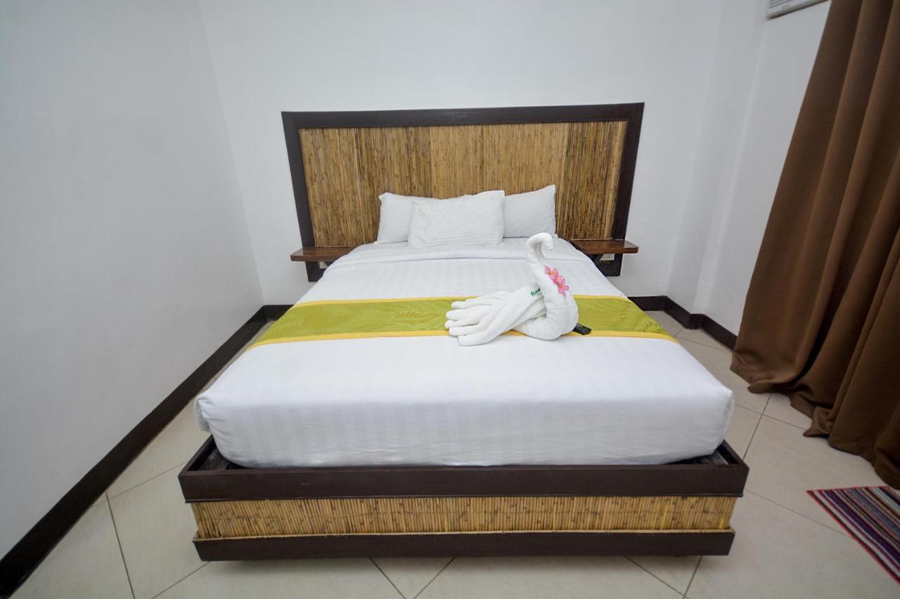 Bamboo Beach Resort & Restaurant Manoc-Manoc Екстериор снимка