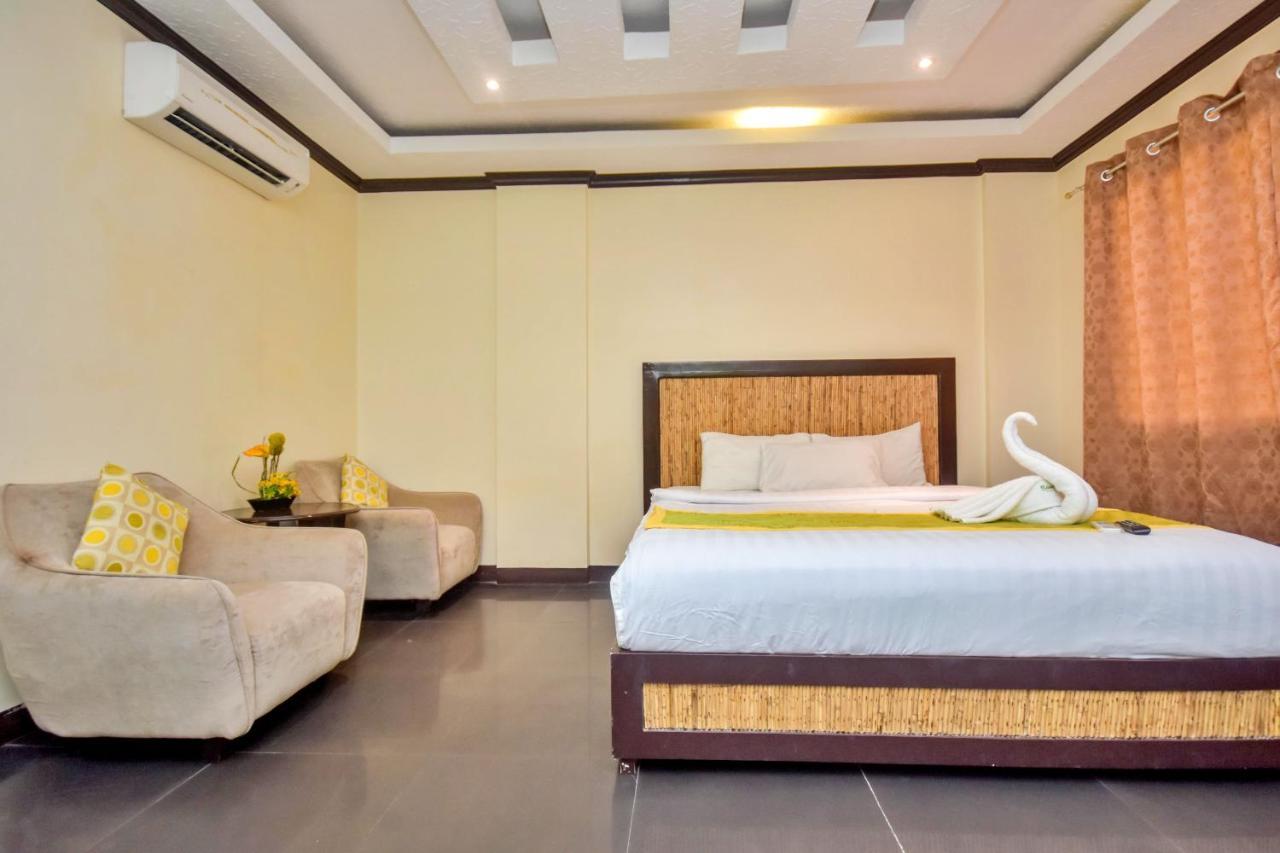 Bamboo Beach Resort & Restaurant Manoc-Manoc Екстериор снимка