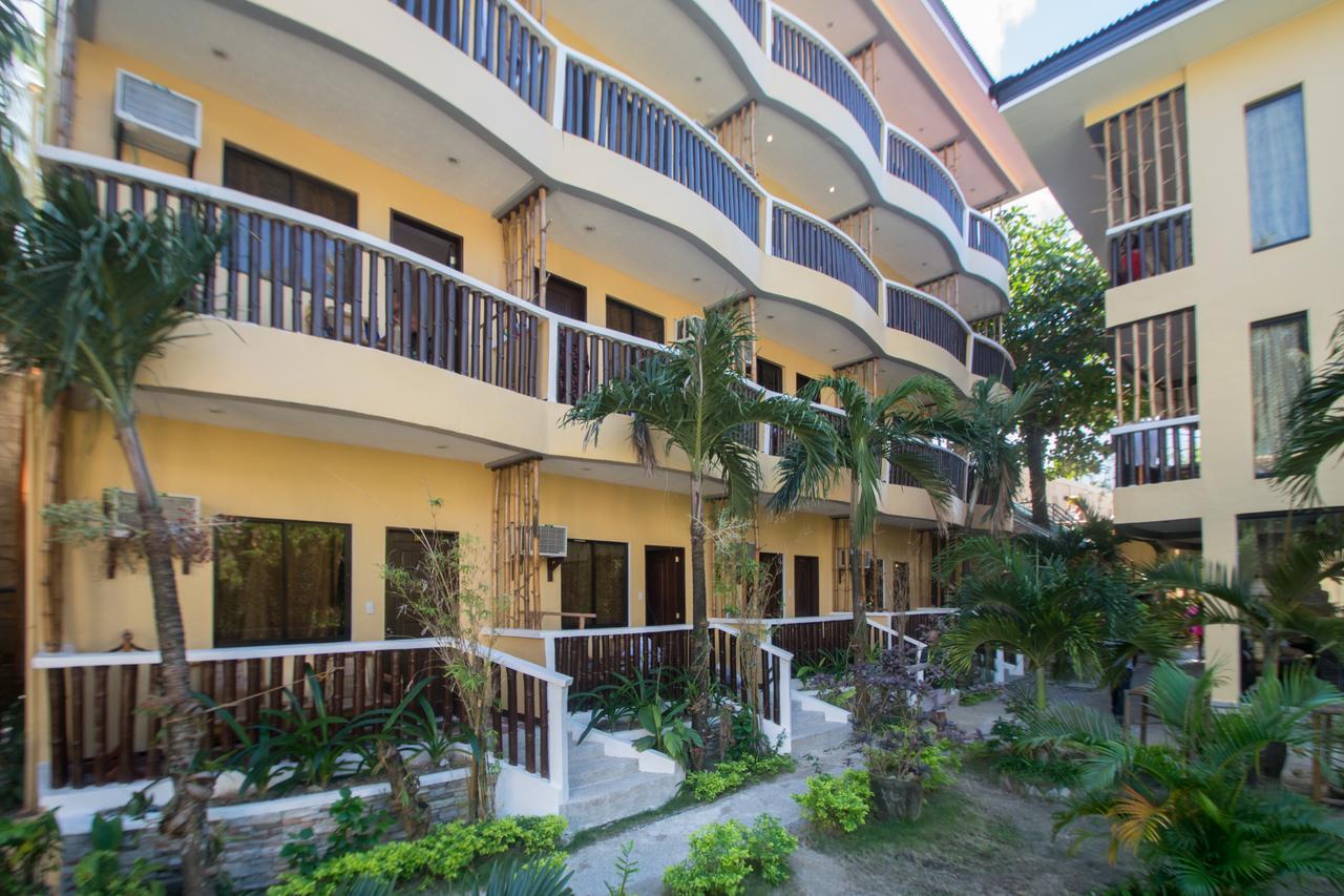Bamboo Beach Resort & Restaurant Manoc-Manoc Екстериор снимка