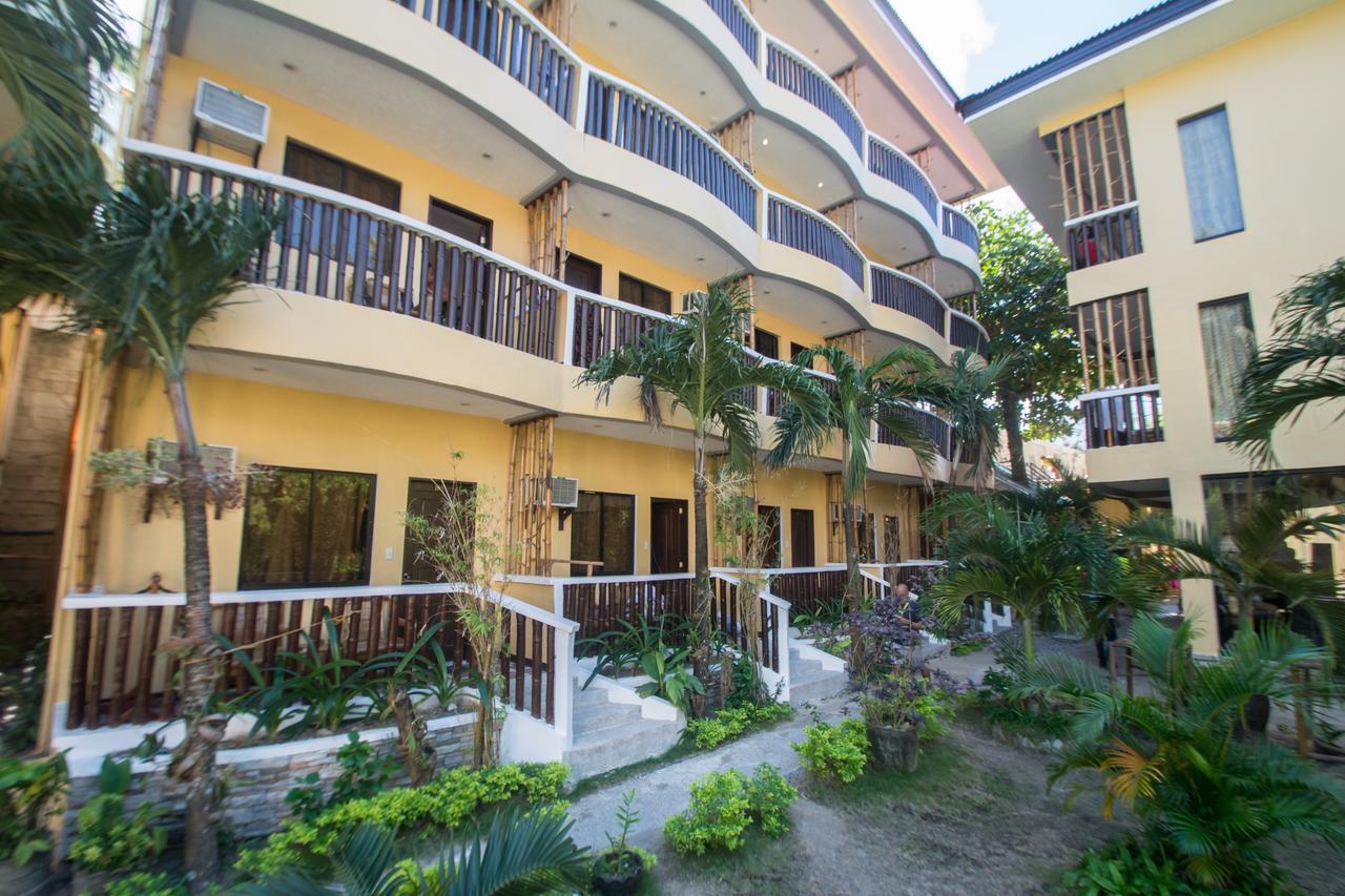 Bamboo Beach Resort & Restaurant Manoc-Manoc Екстериор снимка